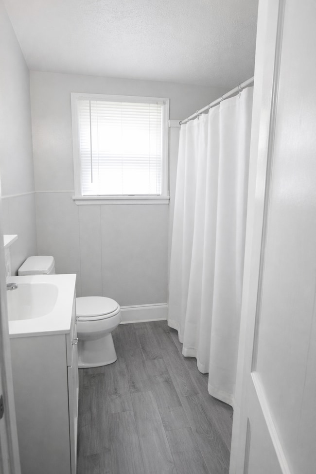Building Photo - 4BR SW Canton Home