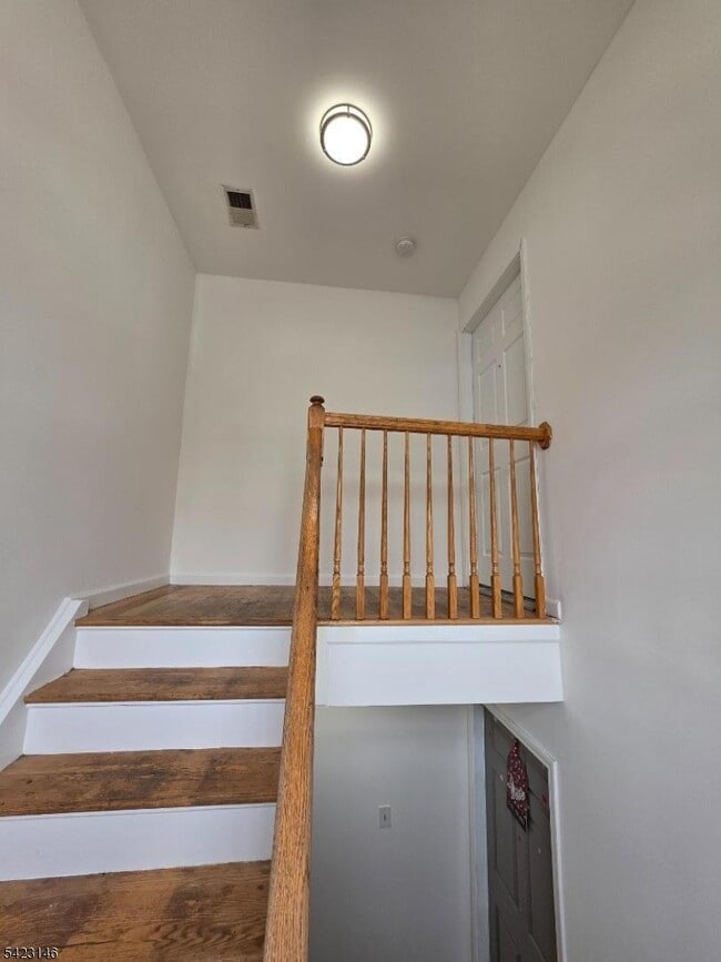 Building Photo - 290 Sussex Ave