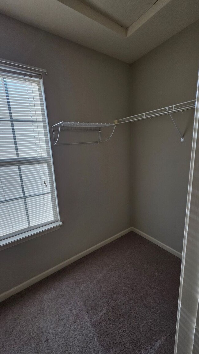 Building Photo - Beautiful 2 Bedroom Townhome in North Kans...