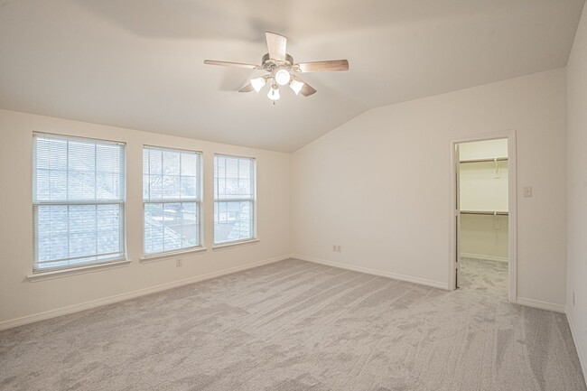 Building Photo - Luxury Three Bedroom Duplex in Arlington H...