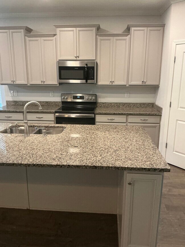 Building Photo - 4698 Shira Dr