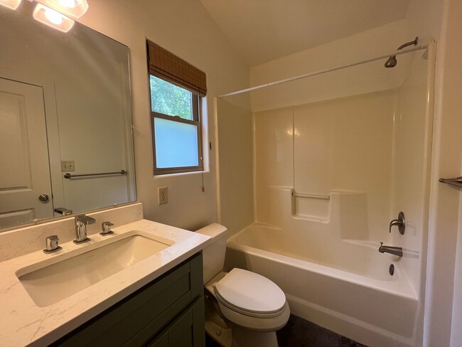 Building Photo - West AVL Home!