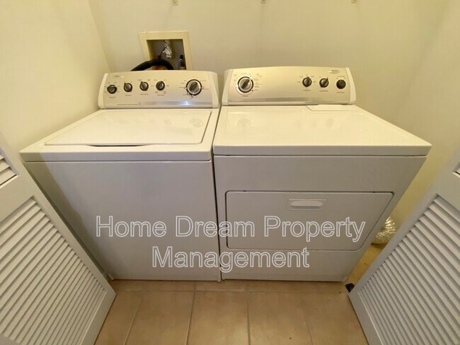 Building Photo - 2465 Army Navy Dr