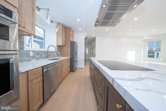 Building Photo - 314 N Essex Ave