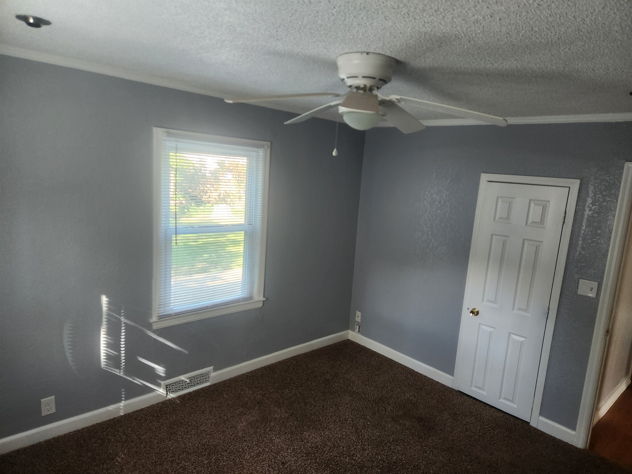 Building Photo - 5928 Fontana St