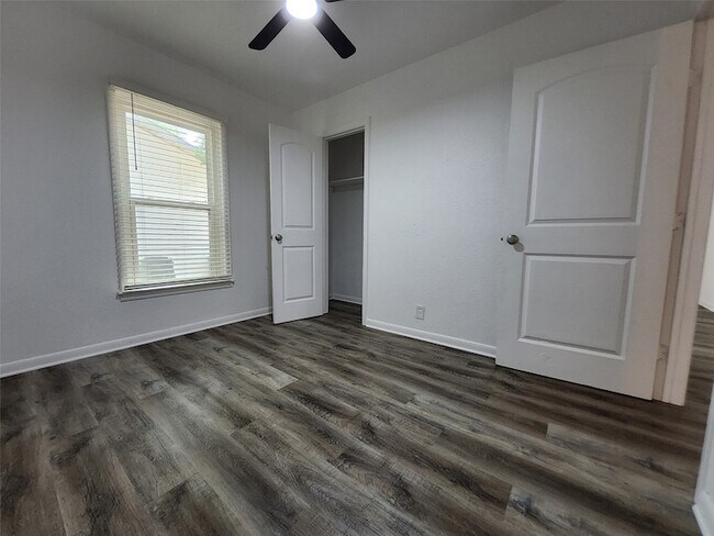 Building Photo - 558 Harrison Ln