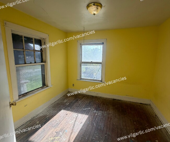 Building Photo - FOR SALE - 3 bedrooms • 1 bathroom