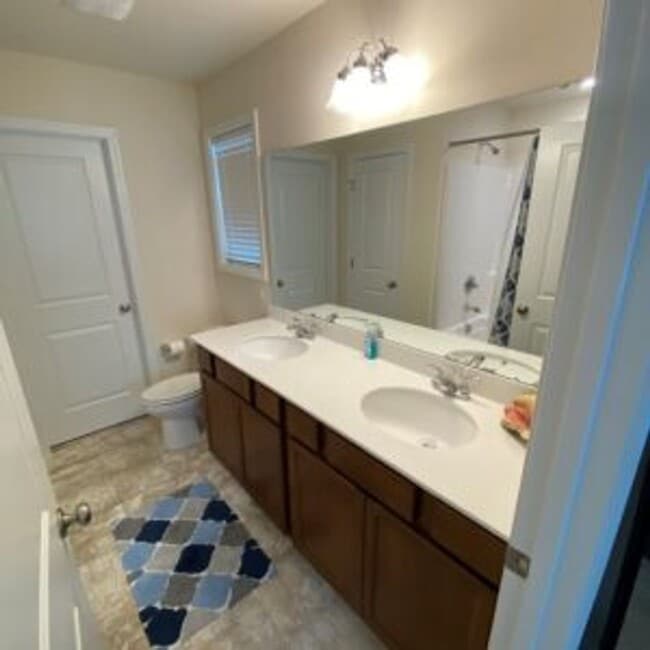 Building Photo - 616 Legacy Park Ct