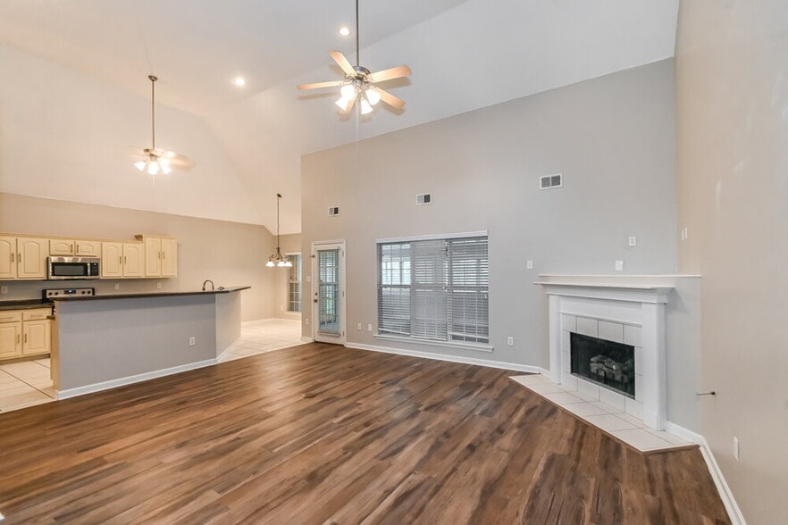 Building Photo - 8083 Delta Lakes Blvd