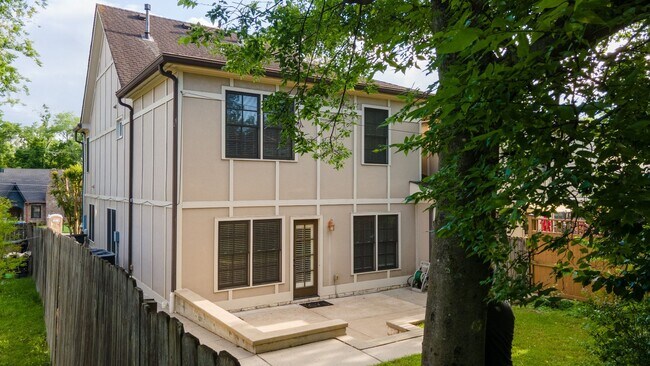 Building Photo - **RARE FIND IN VANDY NEIGHBORHOOD**
