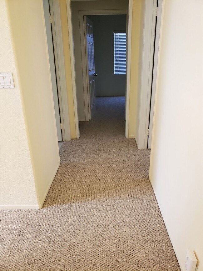 Building Photo - ***COMING SOON***SPACIOUS 4 BEDROOM | 3 BA...