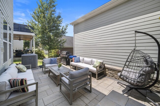 Building Photo - 2435 Double Oaks Rd