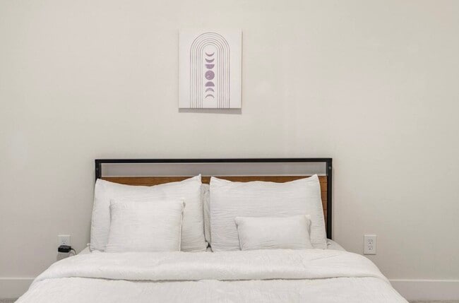 Building Photo - 10211 Las Nubes Ave