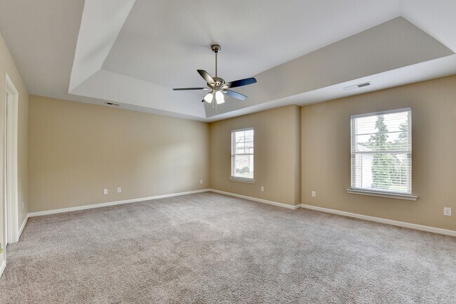 Building Photo - 707 Sand Ln SE