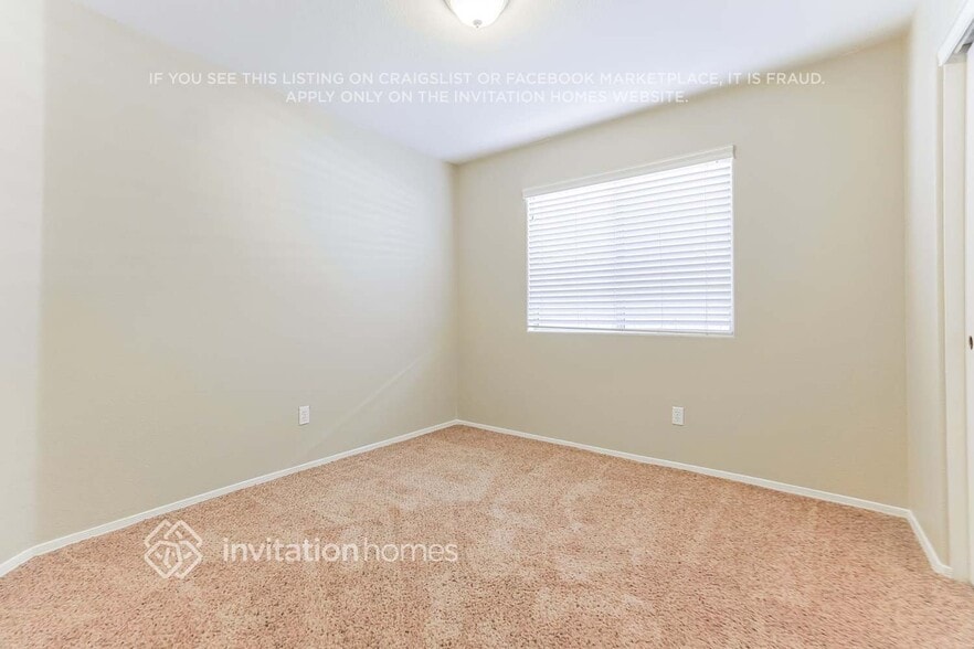 Building Photo - 1391 E Gary Dr