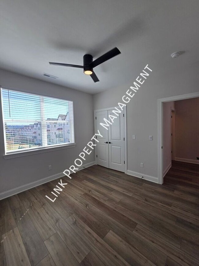 Building Photo - Brand New Townhome 3/3 Downtown near UTC a...