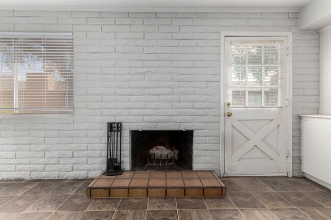 Building Photo - Prime Tempe Location – Minutes from ASU!