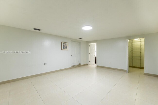 Building Photo - 2610 W 65th St