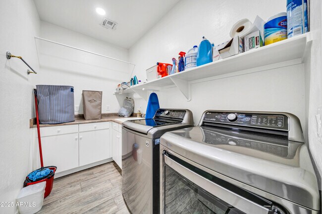 Building Photo - 7149 W Avenida Del Sol