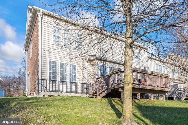 Building Photo - 304 Arthur Ct