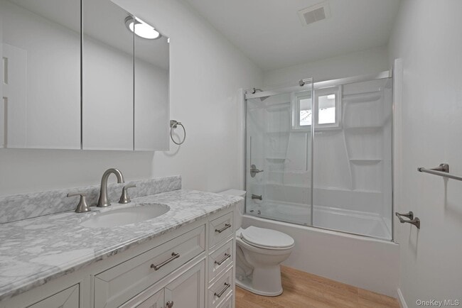 Building Photo - 54 Evergreen St