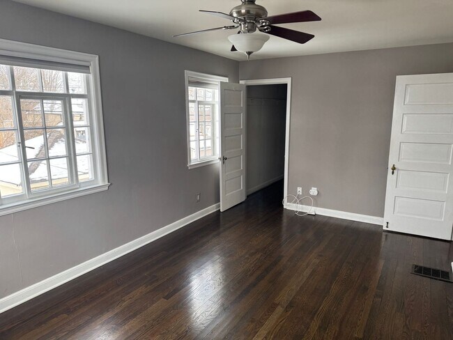 Building Photo - 3 Bedroom 1.5 Bath Single Family Home - Upper Arlington Schools