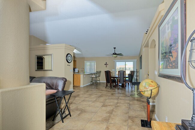 Building Photo - 2121 Desert Lakes Dr