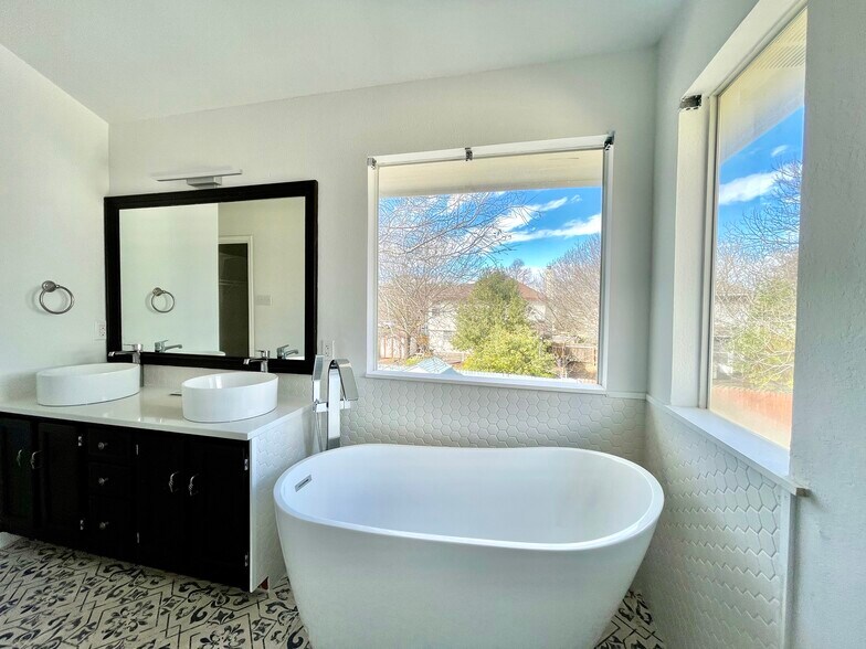 Master Bathroom - 13400 Rossello Dr