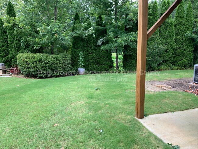 Building Photo - 8025 Goldenrain Way