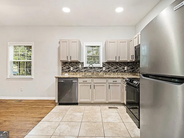 Building Photo - 2829 3rd Ave SW