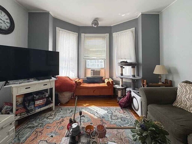 Building Photo - 57 Bartlett St