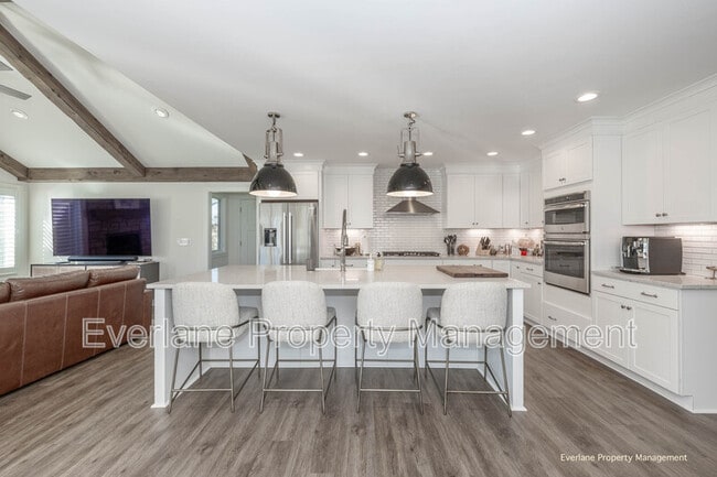 Building Photo - 499 W Main St