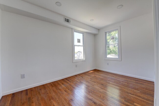 Building Photo - 1103 Grand Ave