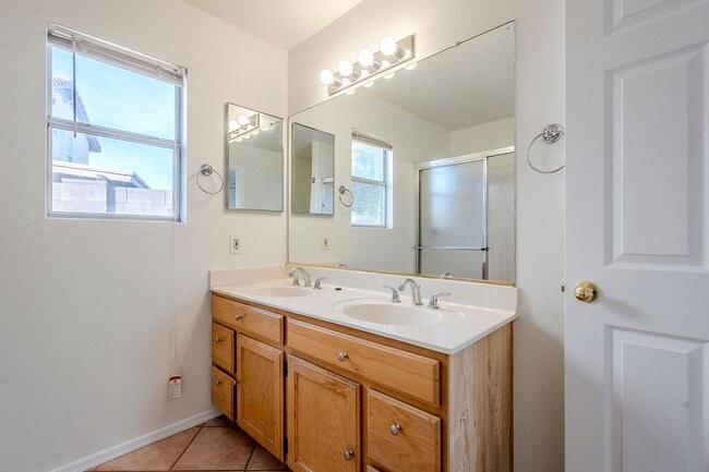 Building Photo - Beautifully Updated 4-Bedroom Home with Easy Access to Loop 101!