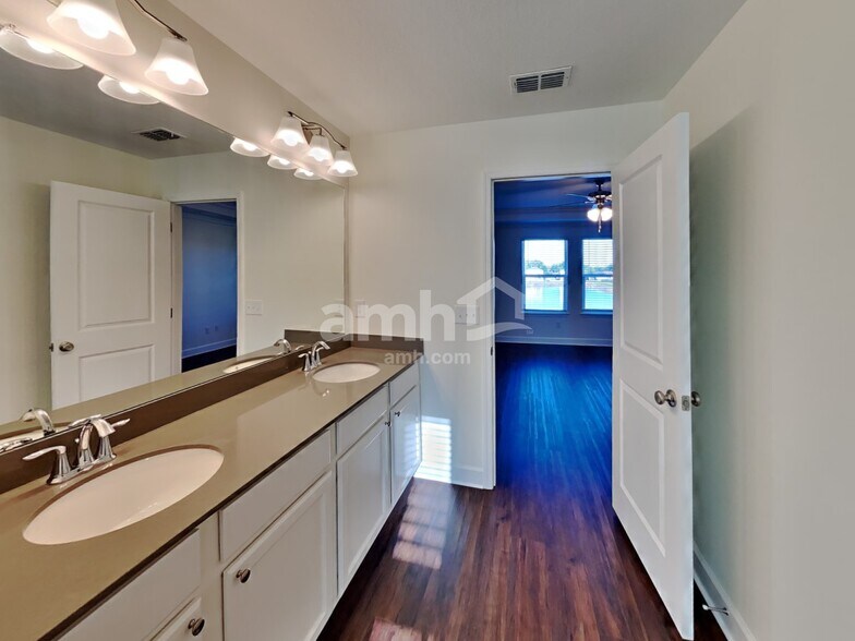 Building Photo - 3167 Bridge Haven Dr