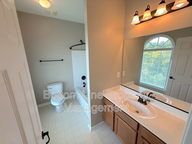 Building Photo - 15007 Skypark Dr