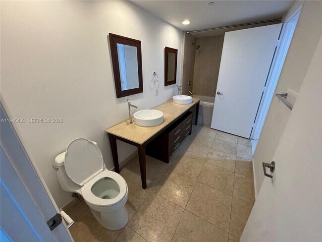 Building Photo - 475 Brickell Ave