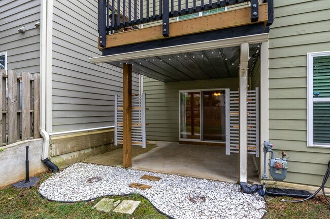 Building Photo - 4 Bedroom Heritage Townhome