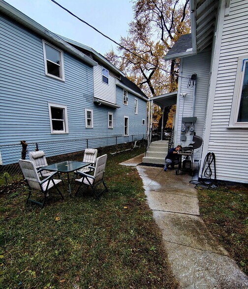 Building Photo - 1132 Portage Ave