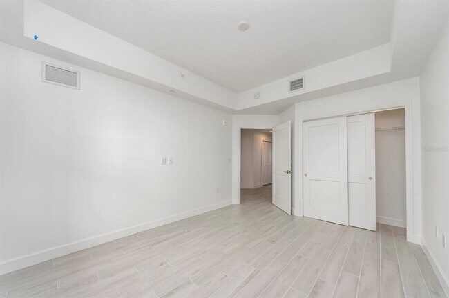 Building Photo - 125 Island Way