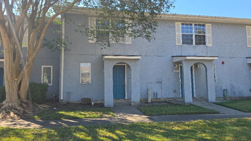 Primary Photo - 1812 Country Village Blvd