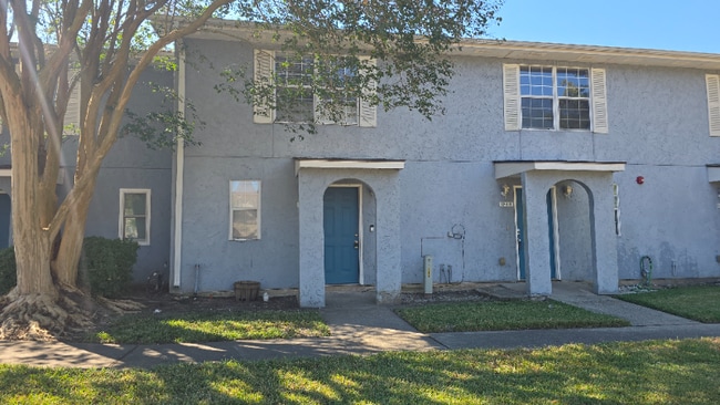 Building Photo - 1812 Country Village Blvd