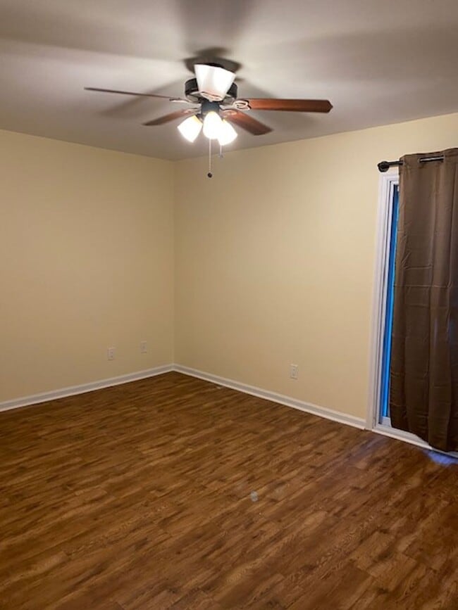 Building Photo - Colonial Circle