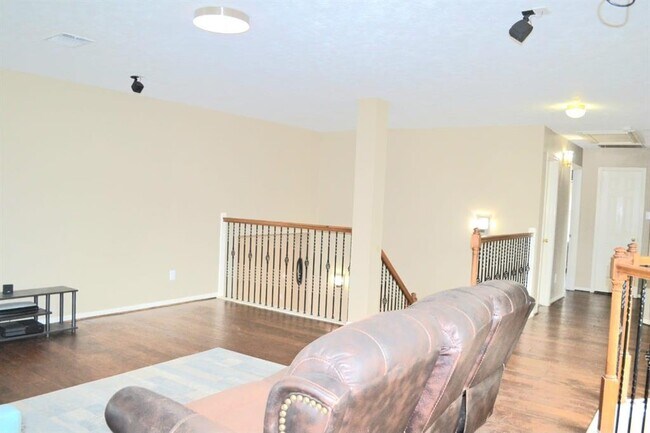 Building Photo - 4815 Schiller Park Ln