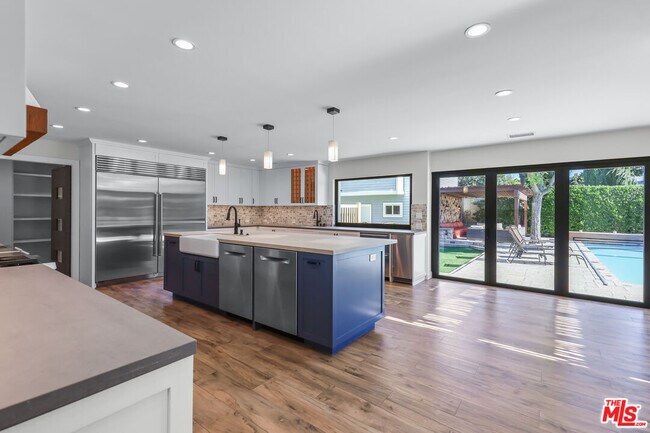 Building Photo - 4744 Haskell Ave