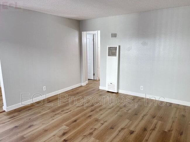 Building Photo - 3933 La Rica Ave