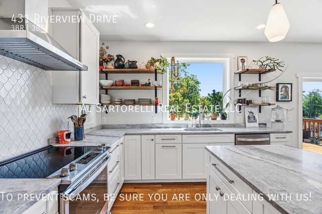 Building Photo - 431 Riverview Dr