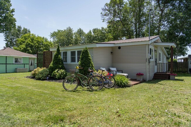 Building Photo - **Furnished Winter Rental** - Sackets Harbor