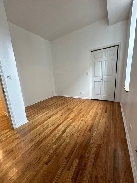 Building Photo - 1102 N Ashland Ave