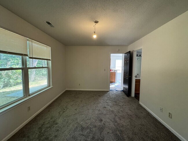 Building Photo - 5141-5143-5143 Louisville Ct